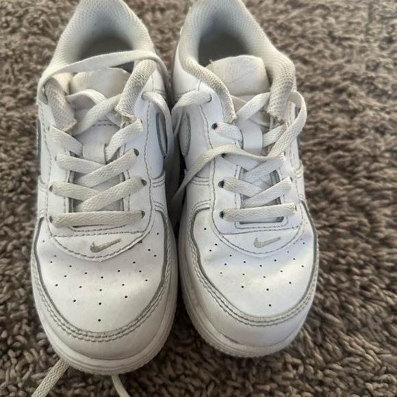 Preloved Nike Kids White Sneakers - Picture 1 of 3